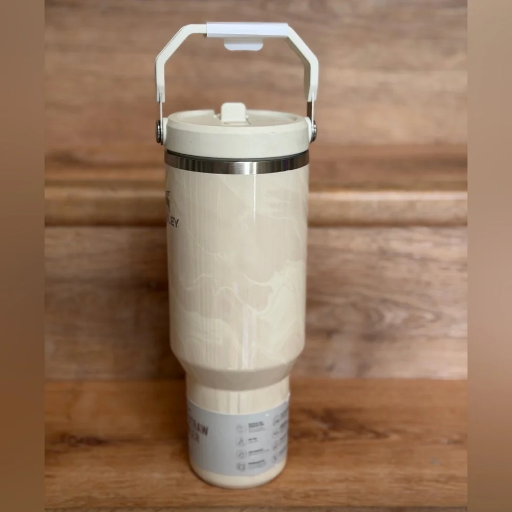 Stanley 40 oz Stainless Steel Ice Flow Flip
Straw Tumbler Calcite Calacatta NEW - Picture 2 of 8